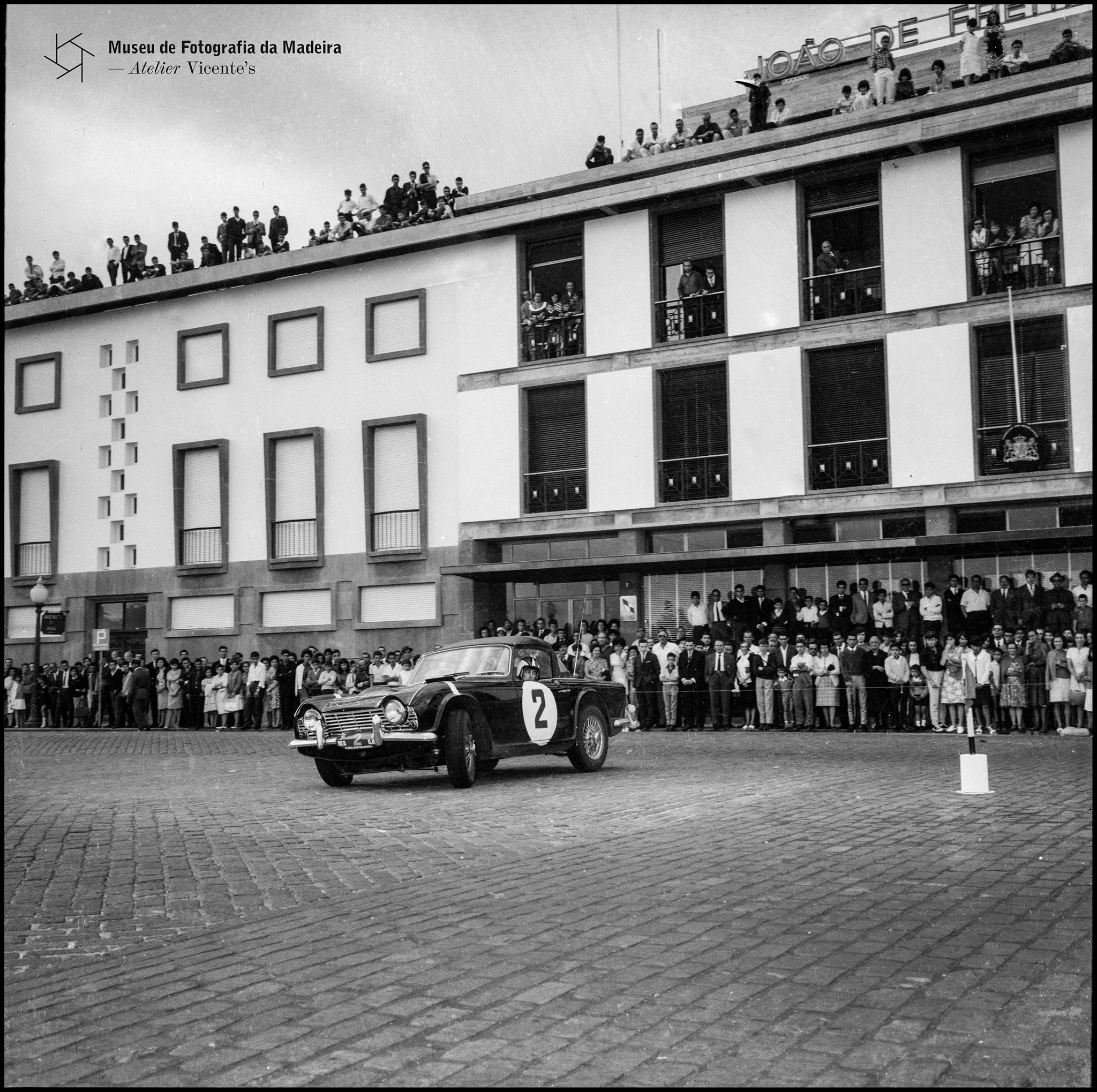 Fotografia antiga do Edifício Chorão Ramalho