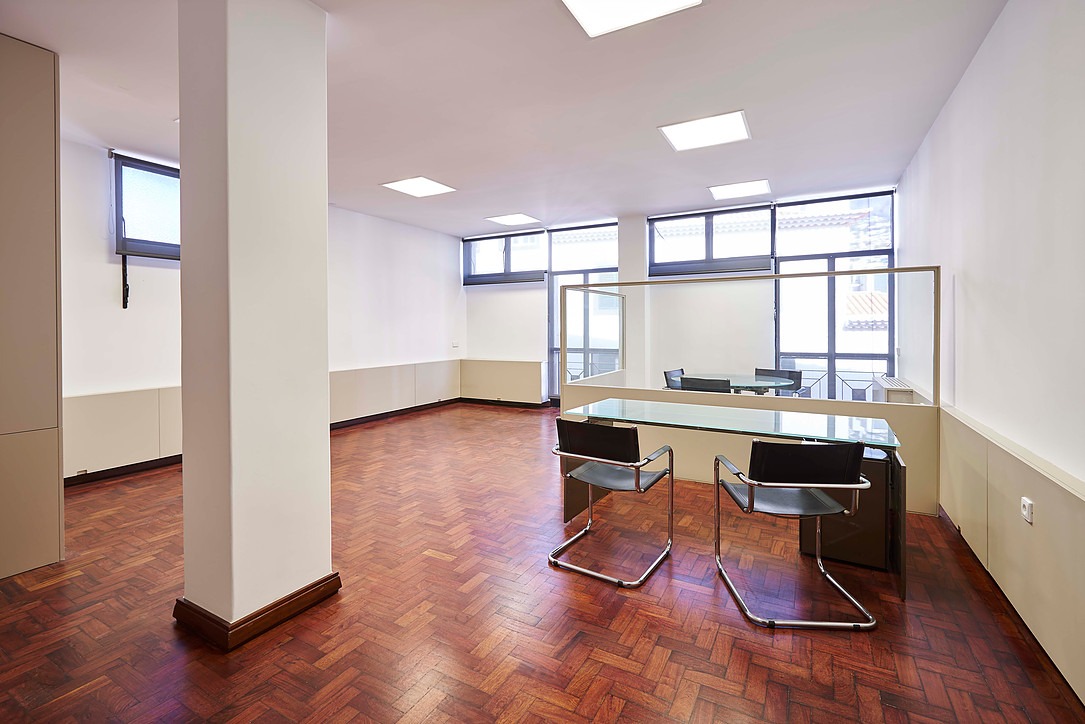 Escritório com vista para a montanha